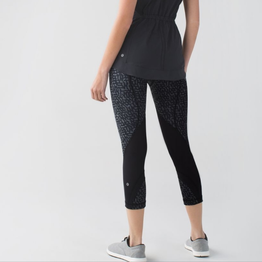 Lululemon Run: Inspire Crop II Block-It Pocket Heathered Net Pop black